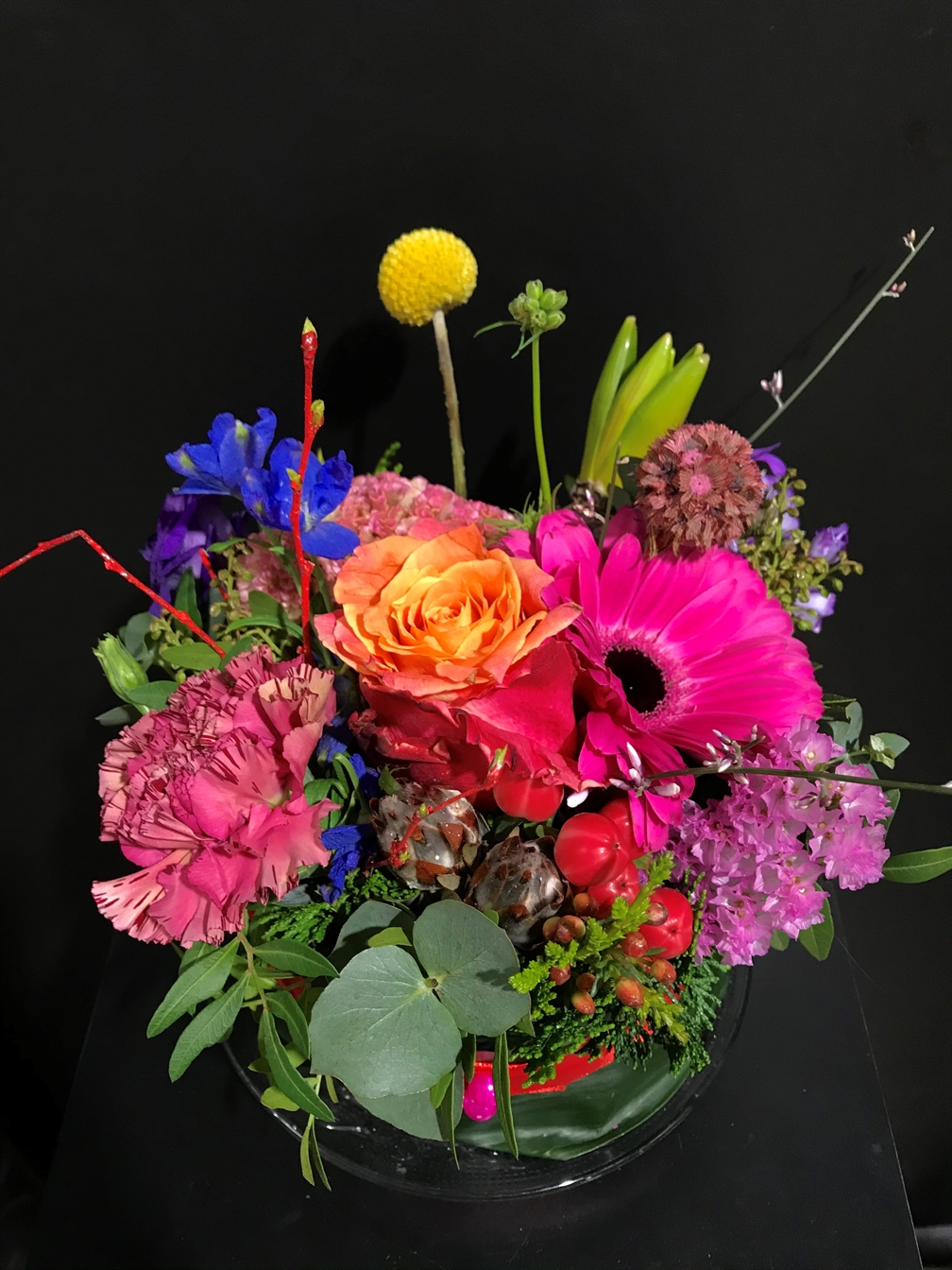 Bloementaart met bloemen van het seizoen